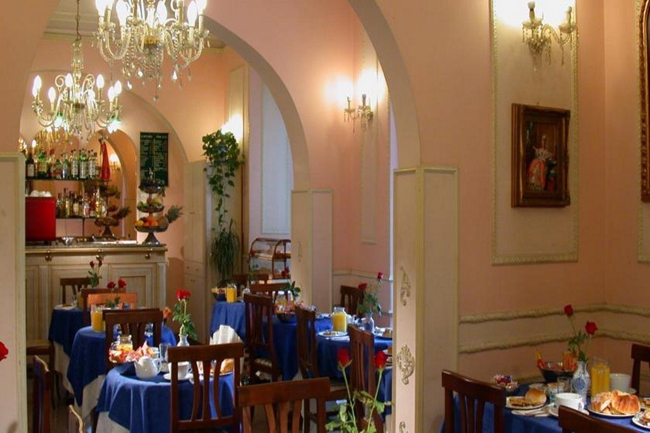 فندق رومافي  فندق فيليا المطعم الصورة